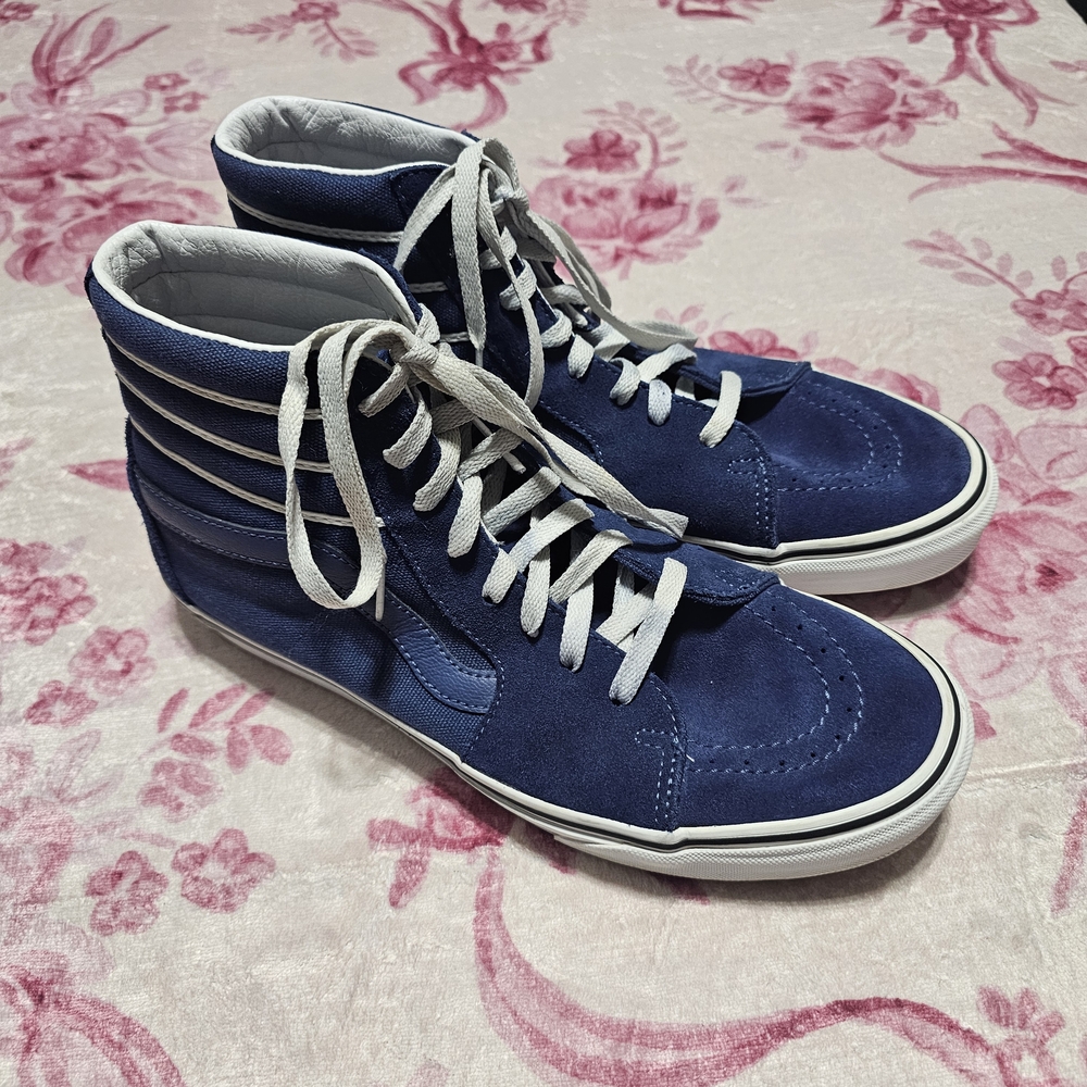 Vans High-Top‎ Sneakers in Navy and White